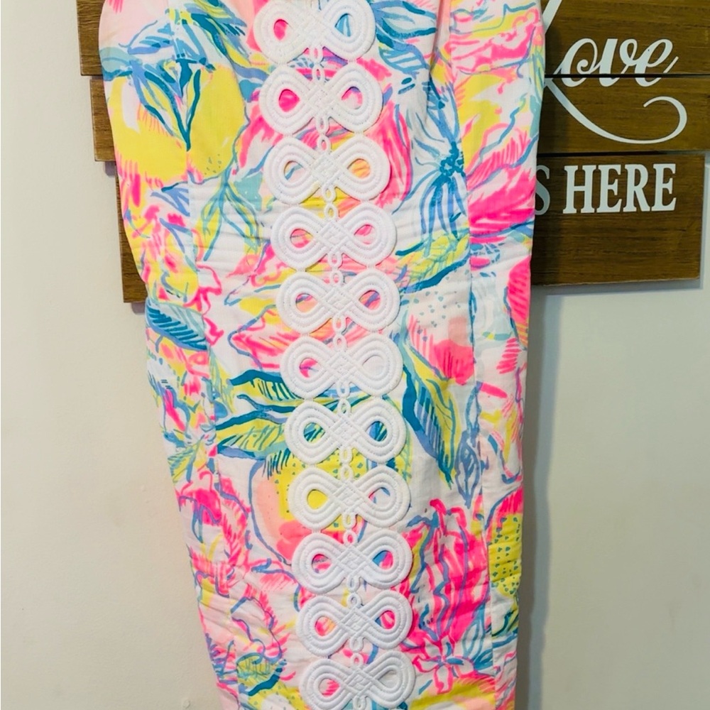 Vibrant Tropical Print Skirt with White Accents